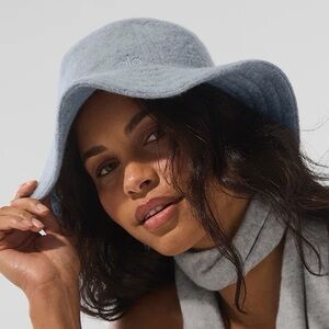 NWT Alo Merino Wool Bucket Hat